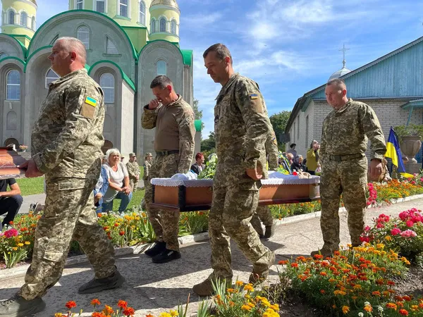 У Нововолинській громаді попрощалися із двома Героями (фото)