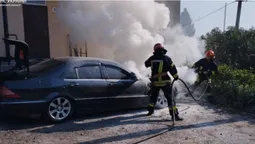У двох різних куточках Волині одночасно спалахнули автівки (фото)