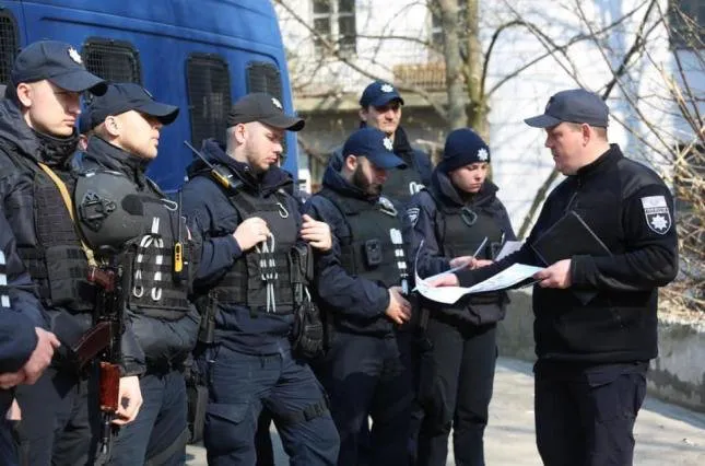 Поліція стежитиме за людьми біля храмів на Великдень