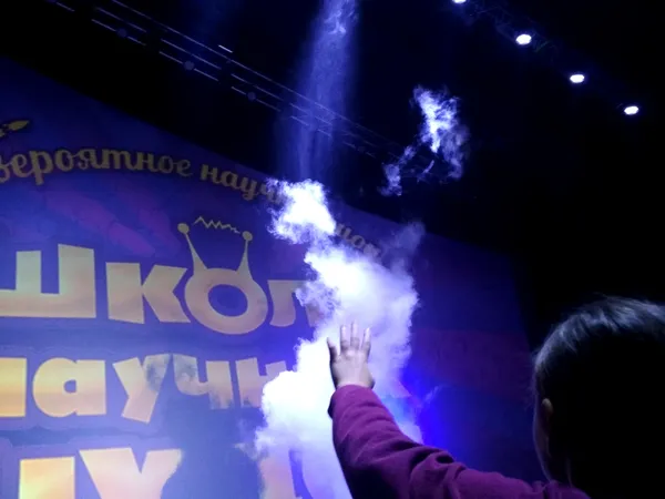 «Факелмен», кульки та рідкий азот: у «Промені» показали наукові чудеса (фото)