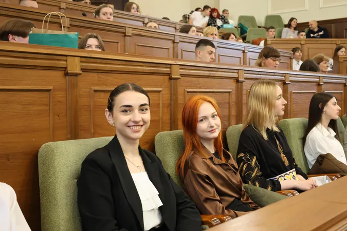 Гордість Волині: у Луцьку відзначили юних інтелектуалів та їхніх наставників (фото)
