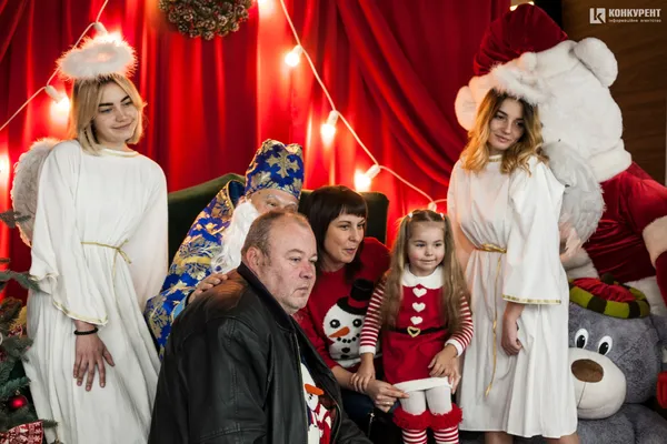 Свято із «миколайчиками»: 500 дітей отримали емоції та подарунки від луцького бізнесмена (фото)