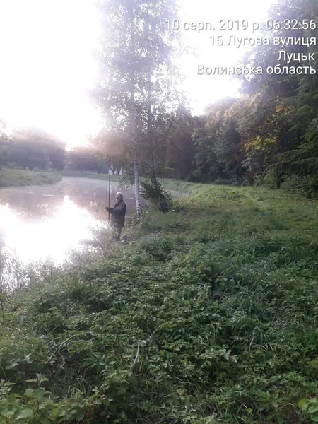 Змусили відпустити улов: лучанин незаконно рибалив у Центральному парку