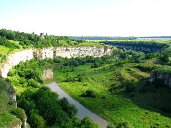 П'ять мальовничих каньйонів України для відпочинку