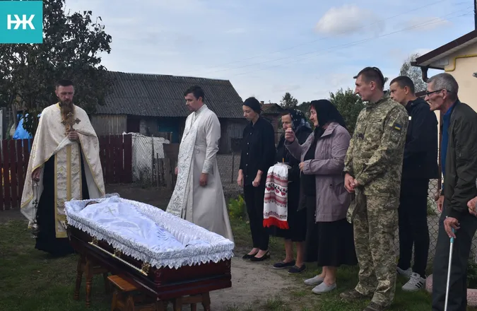 «На щиті» Героя привіз брат: на Волині попрощалися з воїном Віктором Гудьком (фото)