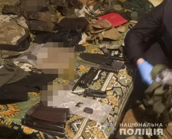 Пістолети, гранати, набої: у лучанина знайшли арсенал зброї (фото)