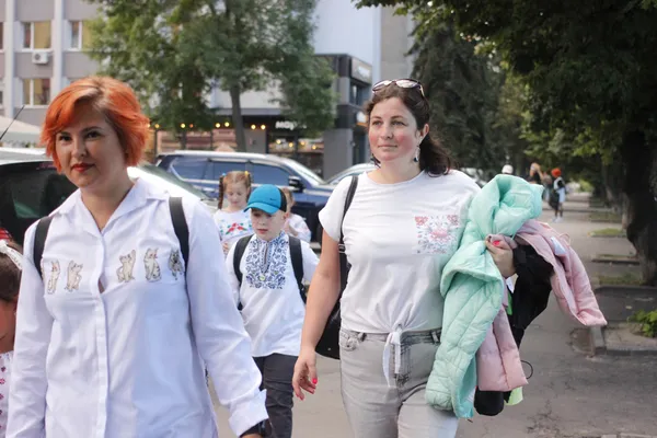 Порожні школи та безлюдні вулиці: як Луцьк святкував 1 вересня (фото)