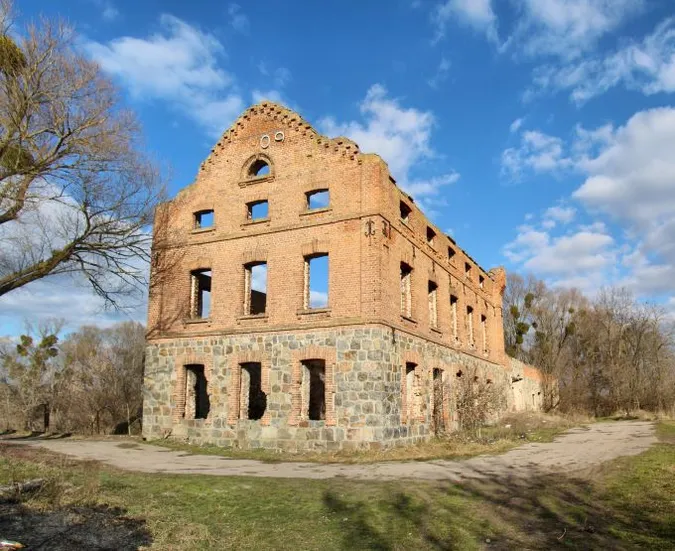 На Київщині продають столітній водяний млин (фото)