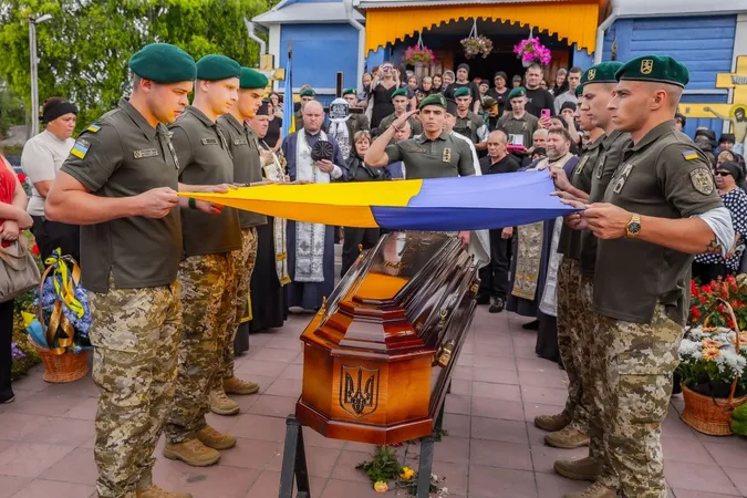 💔На Хмельниччині в останню дорогу провели молодого офіцера Волинського прикордонного загону Артема Кедруна