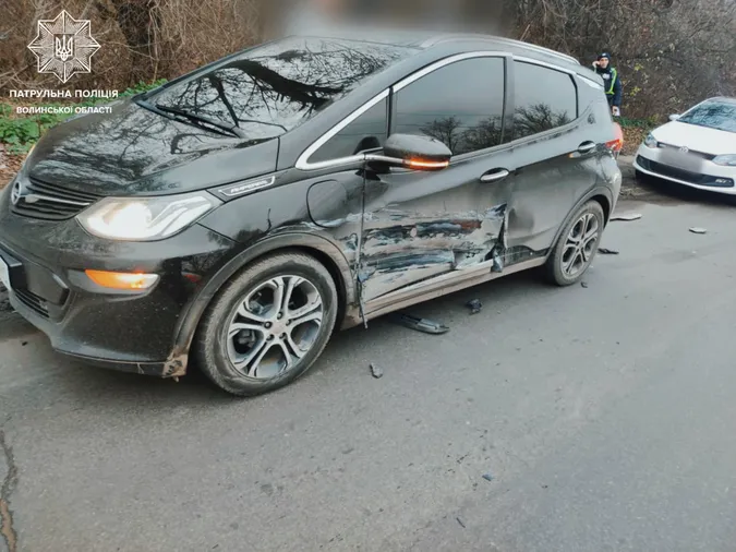 «Розворот під градусом»: у Луцьку нетверезий водій після аварії спробував утекти (фото)