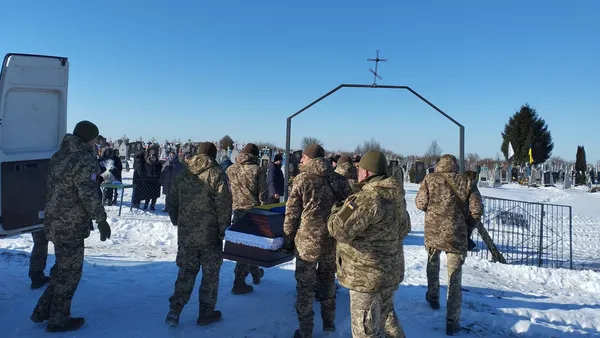 Після понад двох років невідомості у рідному селі на Волині попрощалися з воїном Романом Сидоруком (фото)