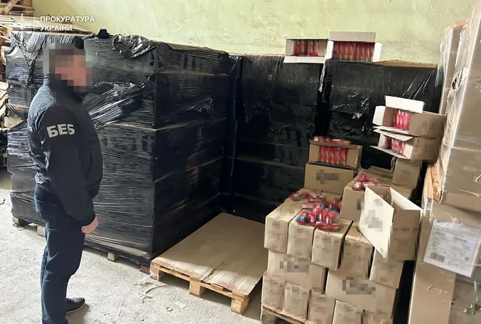 «Солодкий фальсифікат»: на Прикарпатті викрили підпільне виробництво вафель (фото)