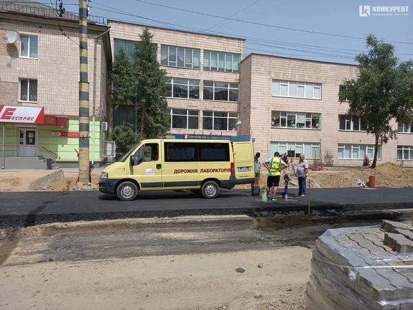 Розрили другу смугу для руху: що коїться на проспекті Волі у Луцьку (фото)