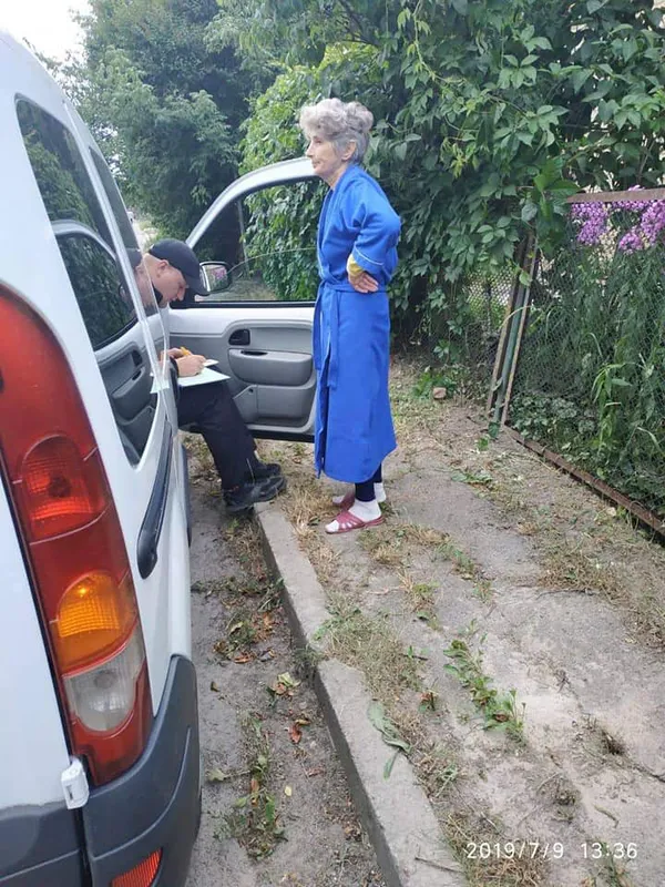 Спіймали лучанку, яка виливала нечистоти прямо на вулицю (фото)