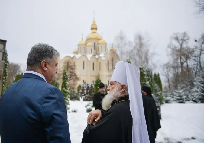 Порошенко нагородив орденами двох митрополитів УПЦ МП