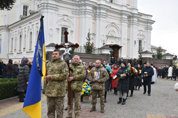 Луцьк попрощався із загиблим на Донеччині Олександром Кравчуком (фото)