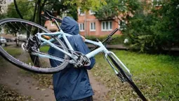 У Рівному затримали серійного крадія велосипедів (фото)