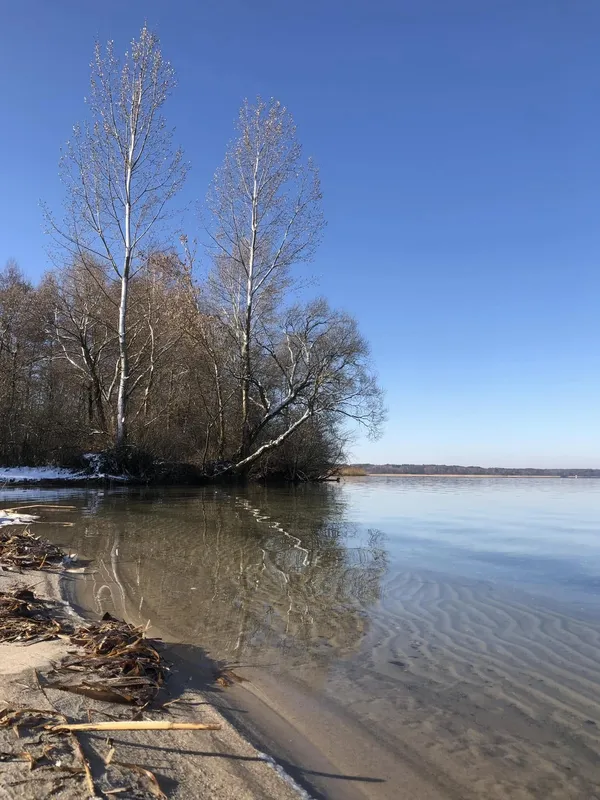 Кришталева вода і блакитне небо: на Світязі – рання весна (фото)