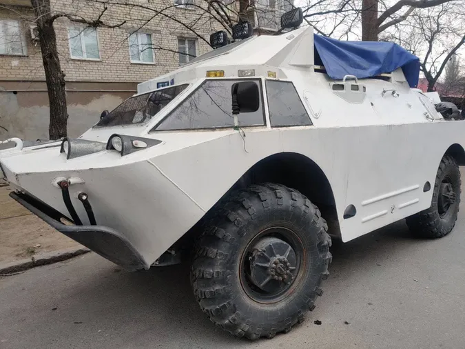 Власник бронеавтомобіля у Миколаєві передав його на захист міста (фото)