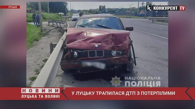 Постраждали троє людей: у Луцьку на Окружній BMW протаранив Peugeot (фото, відео)