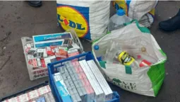 Повні сумки пійла: у Луцьку біля ринку зловили продавчиню сурогату (фото)