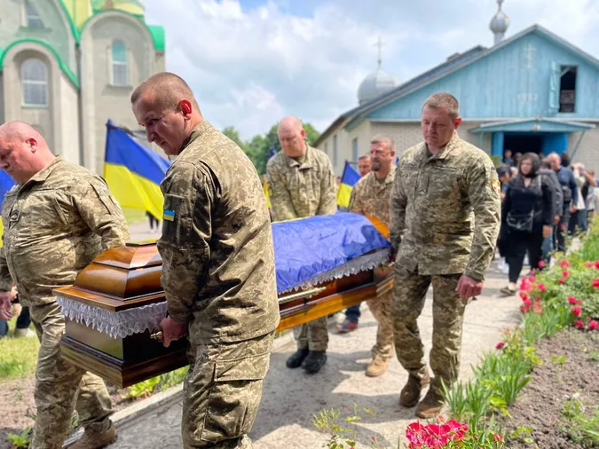 Загинув на Донеччині:  у Нововолинську прощалися з Героєм Олександром Старжинським (фото)