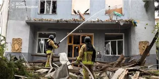 Нині відомо про 20 постраждалих внаслідок влучання ворожого дрону у навчальний заклад Рівного (фото)