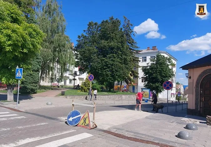 Нові знаки: у центрі Луцька трохи змінили схему дорожнього руху (фото, відео)