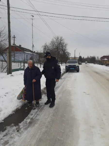 На Волині поліцейські допомогли десяткам водіїв, які потрапили в халепу (фото)