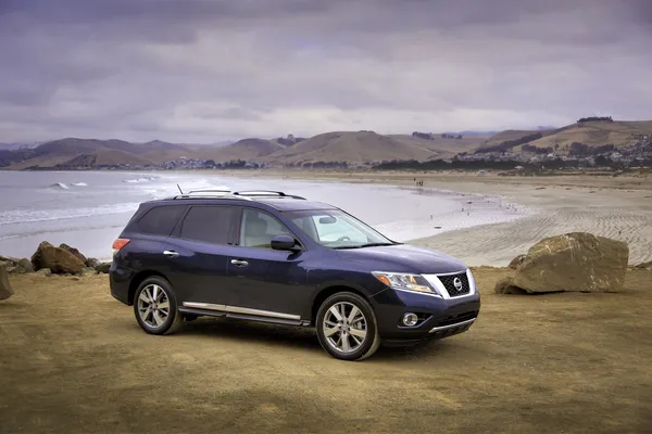 NISSAN PATHFINDER 2013 року