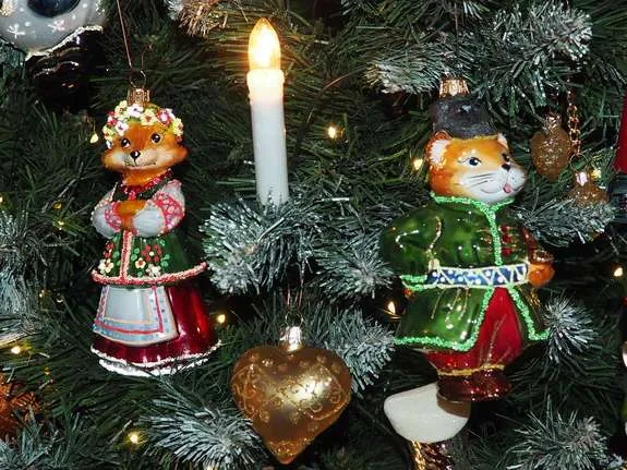Як змінилися ялинкові іграшки за 100 років (фото)