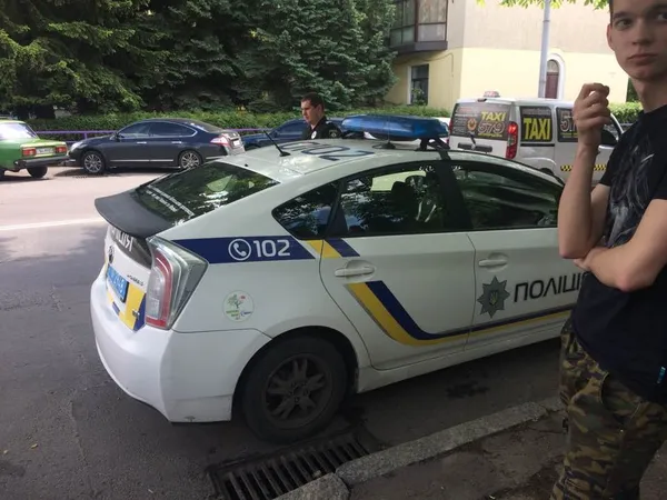 У Луцьку спіймали чоловіка, який мастурбував біля мистецької школи (фото)