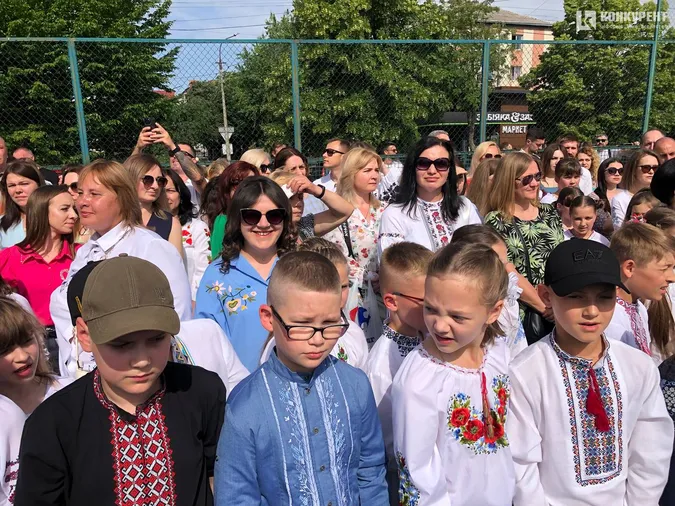 У луцькому ліцеї №9 відгуляли свято початкової школи (фото)