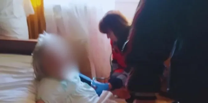 Кликала на допомогу: у Луцьку врятували літню жінку