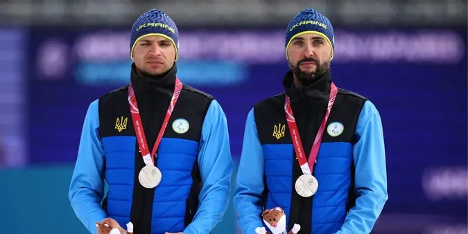 Олександр Казік з гайдом Сергієм Кучерявим на Паралімпіаді-2026