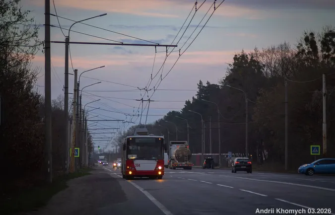 Останній у світі: у Луцьку їздить унікальний тролейбус-«крокодил» (фото)