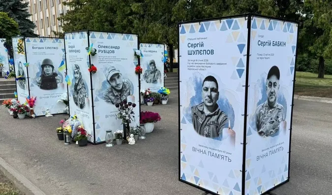 На Алеї Героїв у Нововолинську з'явилося ще 12 портретів (фото)