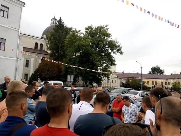 На Волині власники «транзитних» автомобілів об'єднуються у спілку (фото) 