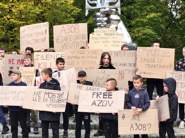 «Не мовчи. Мовчання вбиває»: у Ковелі відбулась акція на підтримку полонених бійців «Азову» (фото)