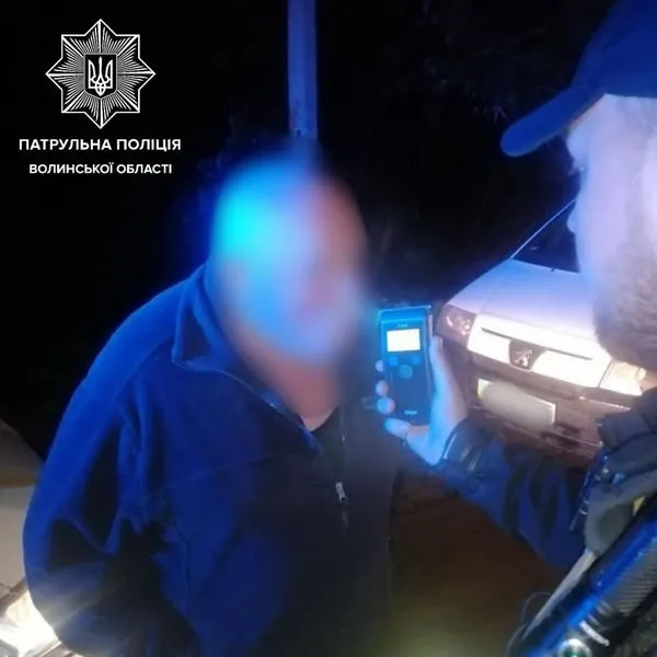 У Ковелі патрульні зловили п'яного дідуся за кермом (фото, відео)