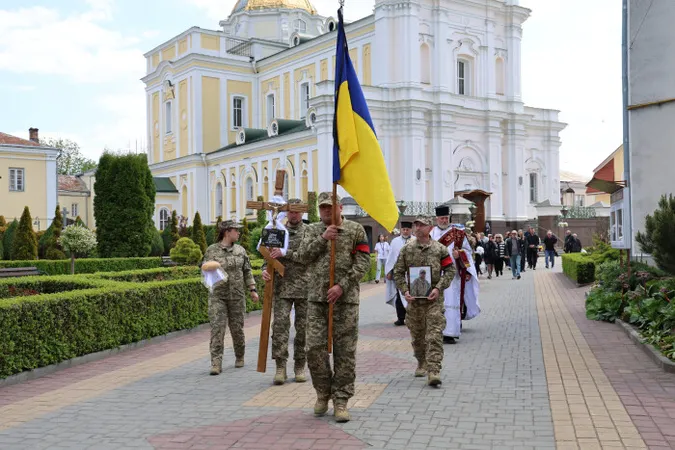 У Луцьку попрощались з Героєм Василем Зубчиком (фото)