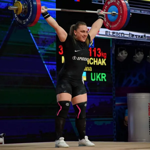 Підняла майже 250 кг: українка здобула три «золота» на чемпіонаті світу (фото)