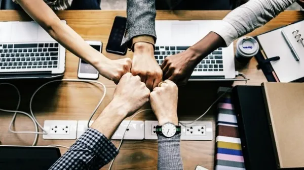 Ґендерна рівність і доплата за роботу у вихідні: Кабмін схвалив законопроєкт про працю