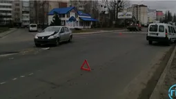 Небезпечний маневр: на Конякіна в Луцьку Renault в'їхав у Dacia (фото)