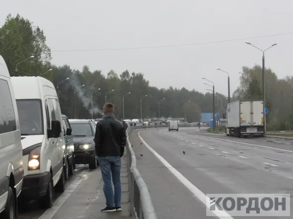 Митники «Ягодина» пропускають в Польщу за 1000 гривень, – ЗМІ