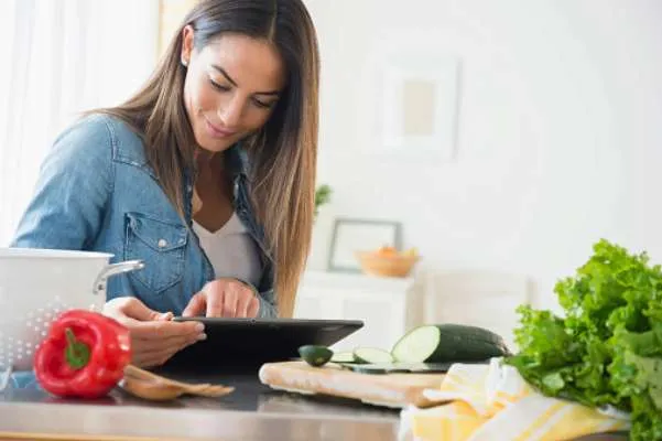 Літній раціон для жінок 30+: топ продуктів для гормонального балансу