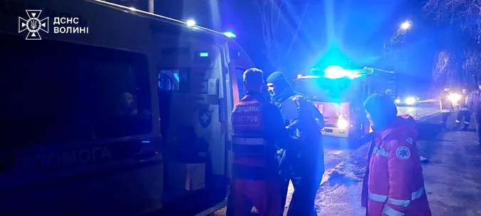 У Луцьку двоє чоловіків ледве не втопилися у болоті (фото)