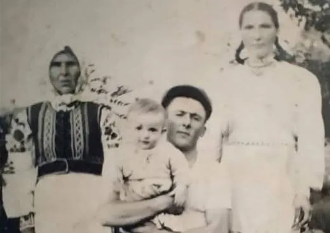 Харизматичне сімейство: волинянка поділилась родинною світлиною з минулого століття