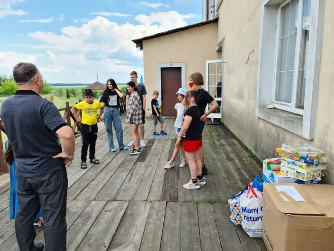 Коні та сільський колорит: як відпочивають діти переселенців на Волині (фото)