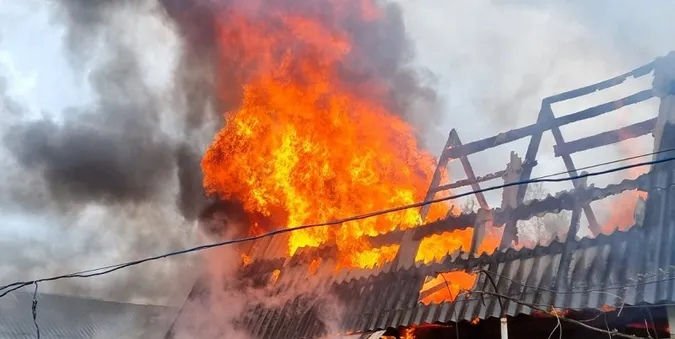 У Луцькому районі дитина випадково підпалила хату (фото)